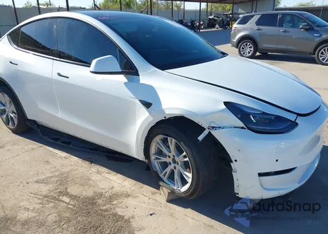 2022 Tesla Model Y Long Range Dual Motor All-Wheel Drive z USA, uszkodzony, nr VIN 7SAYGDEE2NF362272
